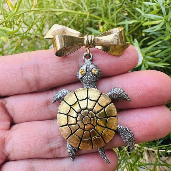 VTG Articulated Turtle Brooch Pendant Rhinestone Eyes 12KT Gold Filled Bow 2" - Picture 1 of 6
